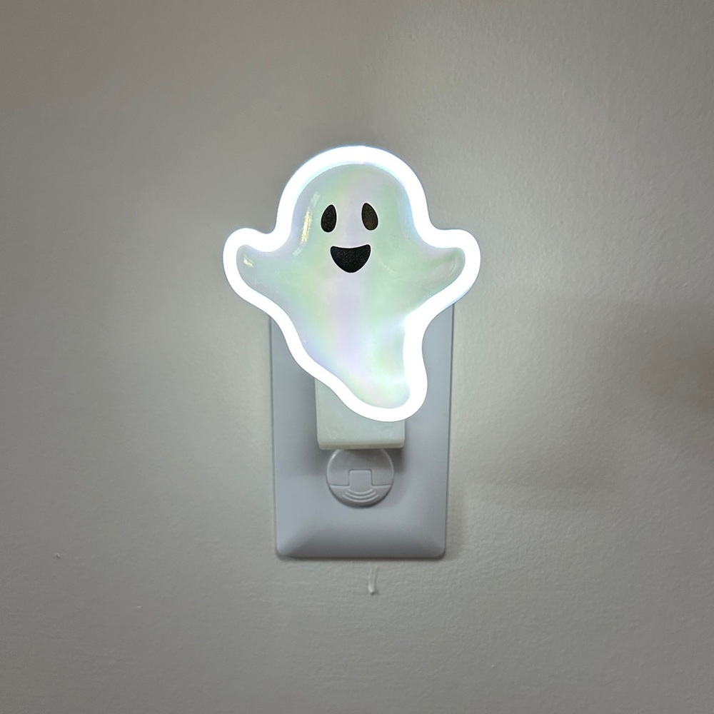 Ghostie Wallflower